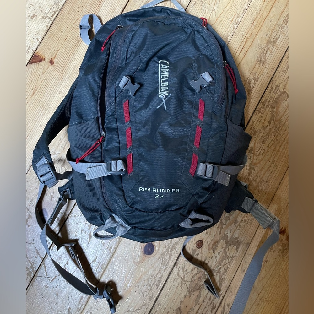 CAMELBAK Rim Runner 22 Backpack with 3L Reservoir